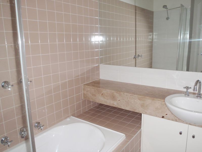 5 Wentworth Drive, Taylors Lakes VIC 3038