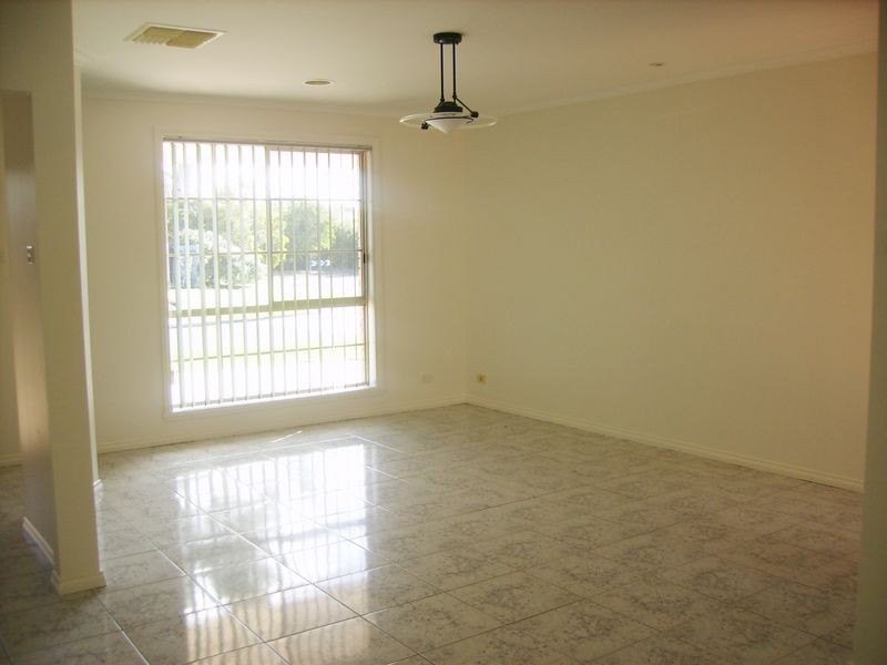 Unit 1/43 Roseberry Avenue, Keilor Downs VIC 3038
