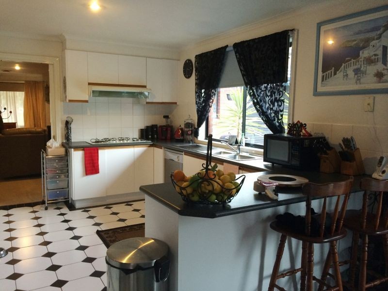 6 Galloway Court, Taylors Lakes VIC 3038