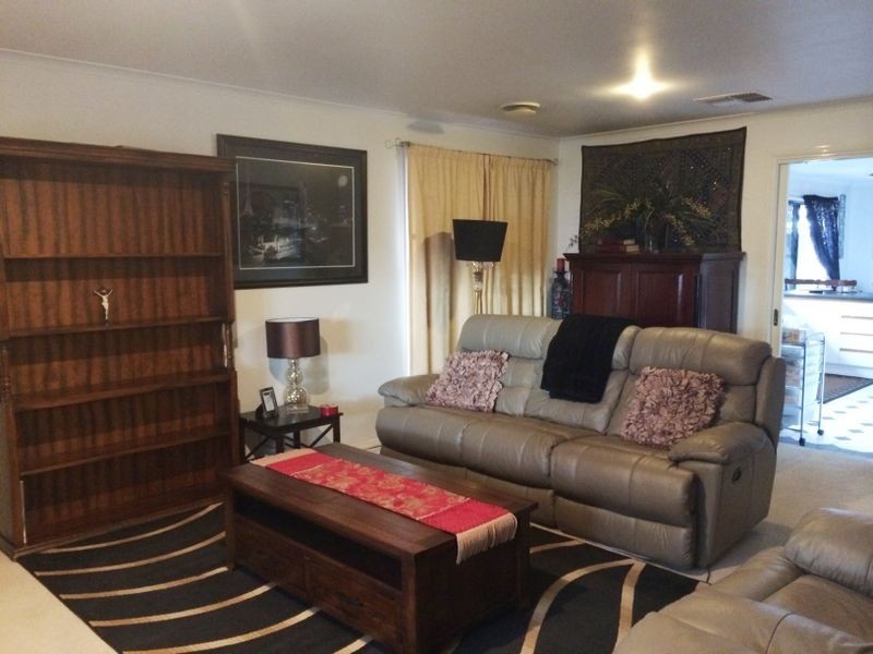 6 Galloway Court, Taylors Lakes VIC 3038