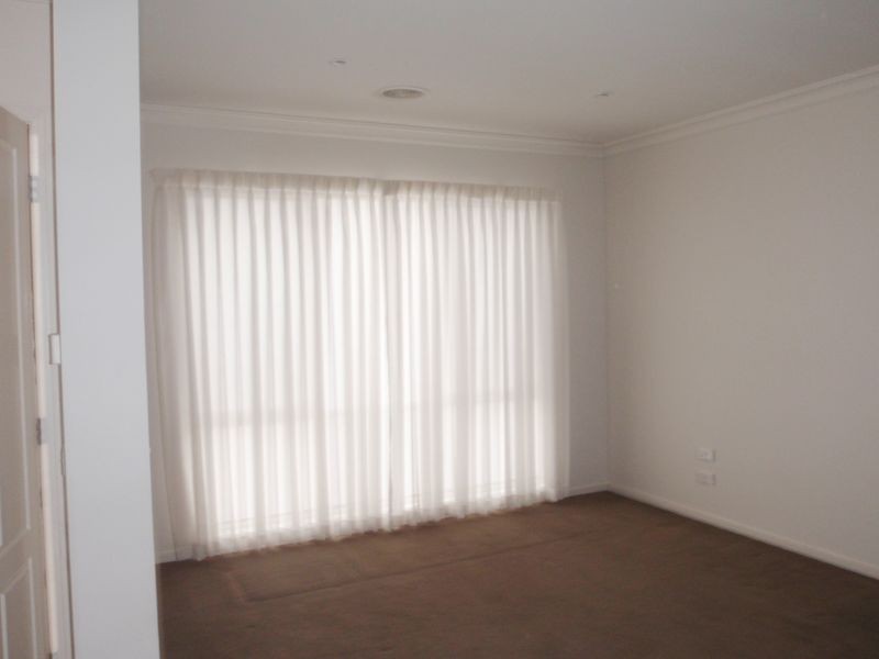 5 Wentworth Drive, Taylors Lakes VIC 3038