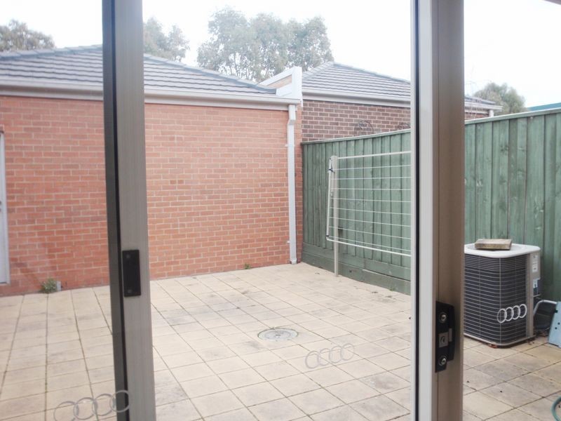 5 Wentworth Drive, Taylors Lakes VIC 3038