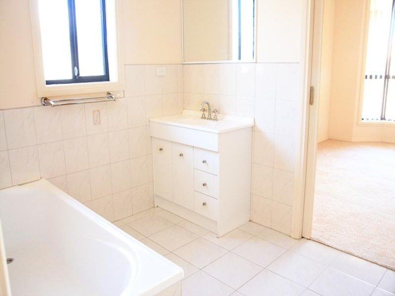 Unit 1/20 Saratoga Crescent, Keilor Downs VIC 3038