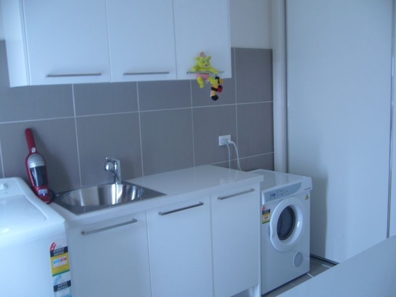 Roxburgh Park VIC 3064