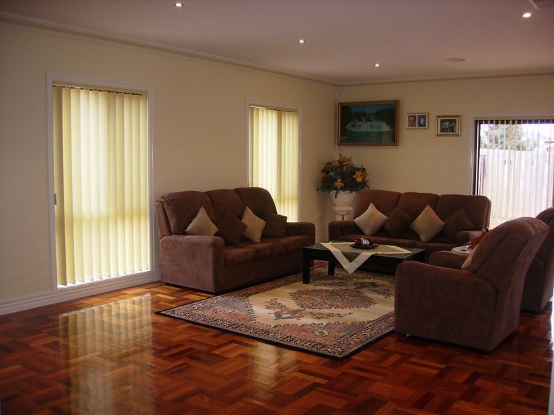 7 Tiffany Crescent, Roxburgh Park VIC 3064