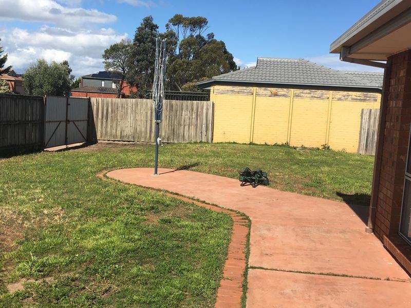 12 Sorbonne Drive, Sunbury VIC 3429