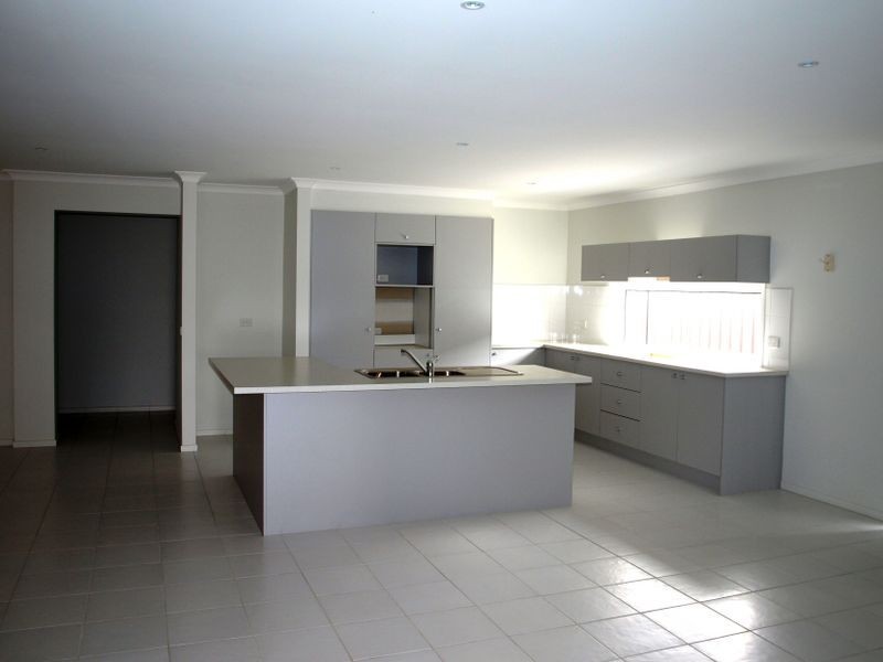 5 Bentley Drive, Deer Park VIC 3023