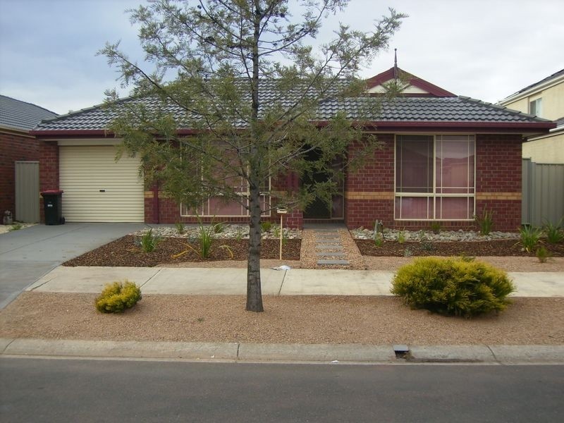 28 O’Donnell Street, Caroline Springs VIC 3023