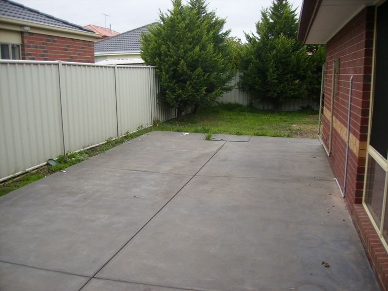 28 O’Donnell Street, Caroline Springs VIC 3023