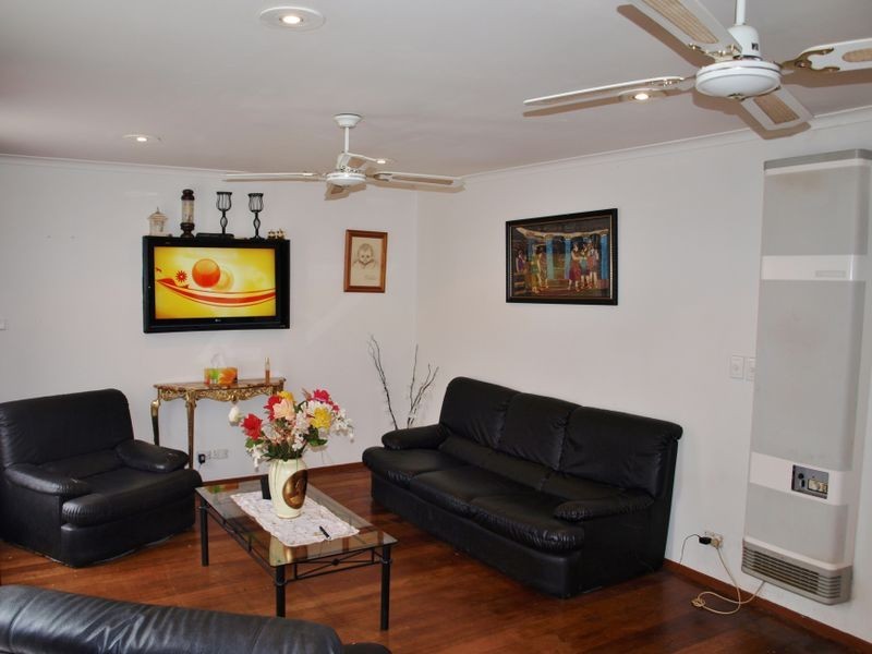 30 Hendricks Crescent, Jacana VIC 3047