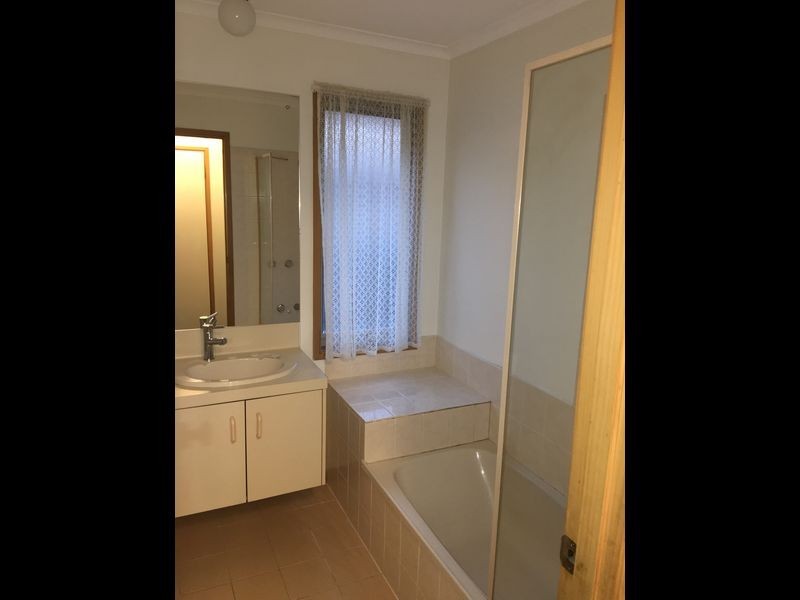 16 Cobb Junction, Sydenham VIC 3037