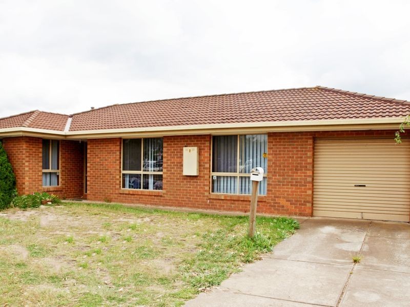 Unit 2/2 Mcnicol Close, Meadow Heights VIC 3048