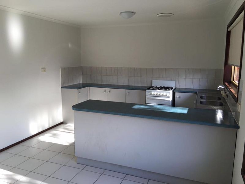 Unit 2/2 Mcnicol Close, Meadow Heights VIC 3048