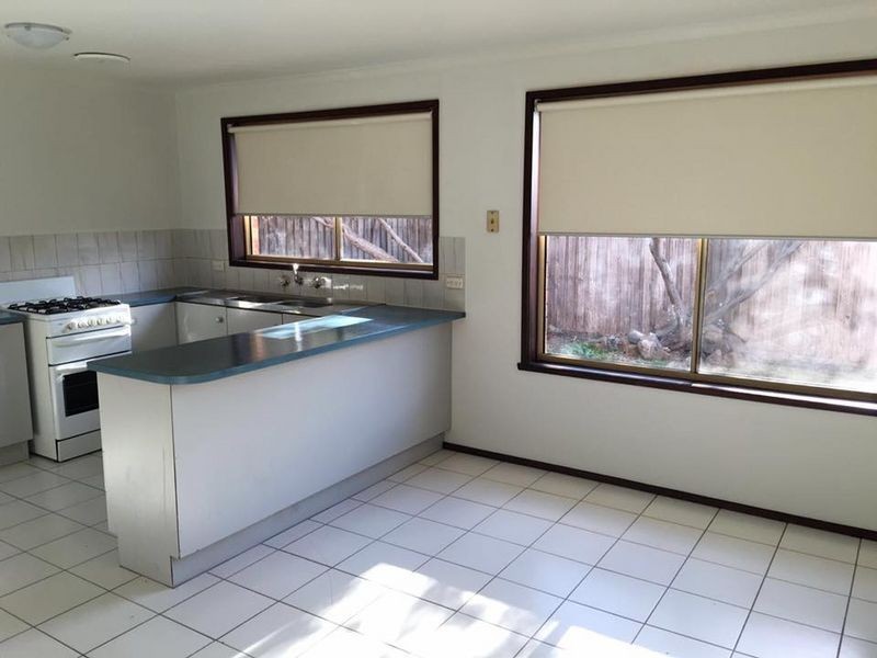 Unit 2/2 Mcnicol Close, Meadow Heights VIC 3048