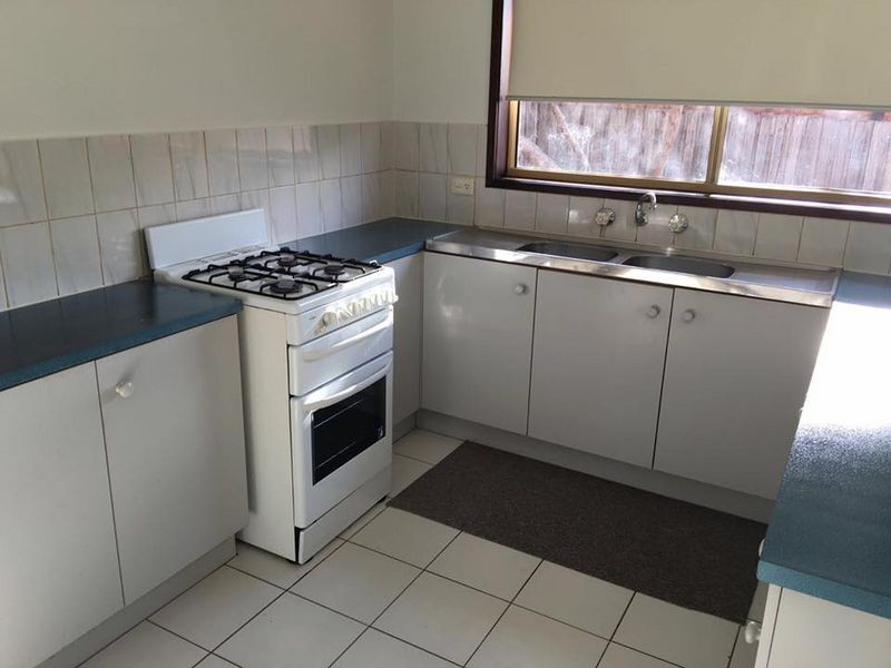 Unit 2/2 Mcnicol Close, Meadow Heights VIC 3048