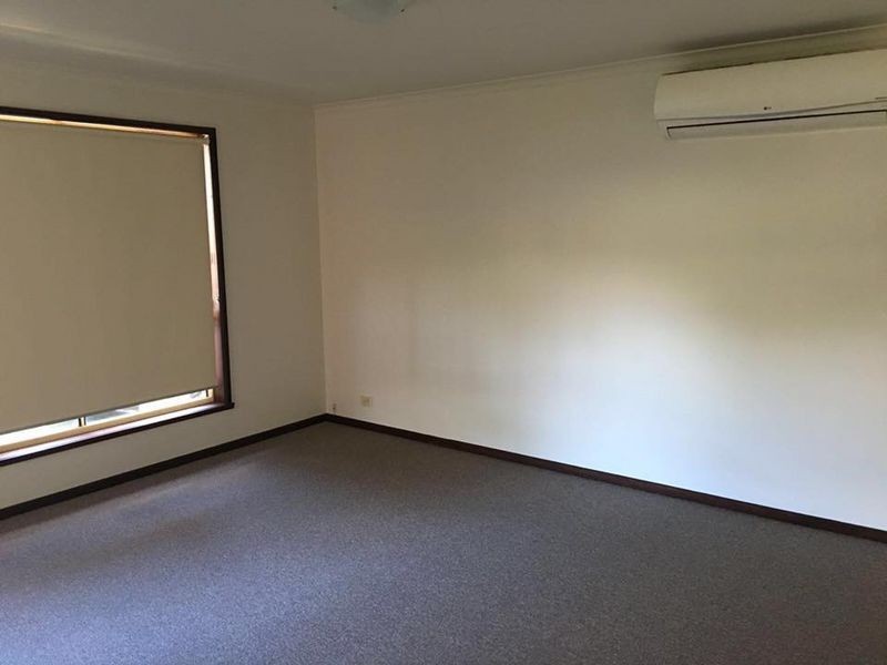 Unit 2/2 Mcnicol Close, Meadow Heights VIC 3048