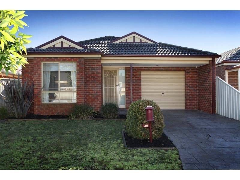 38 Grampians Way, Caroline Springs VIC 3023