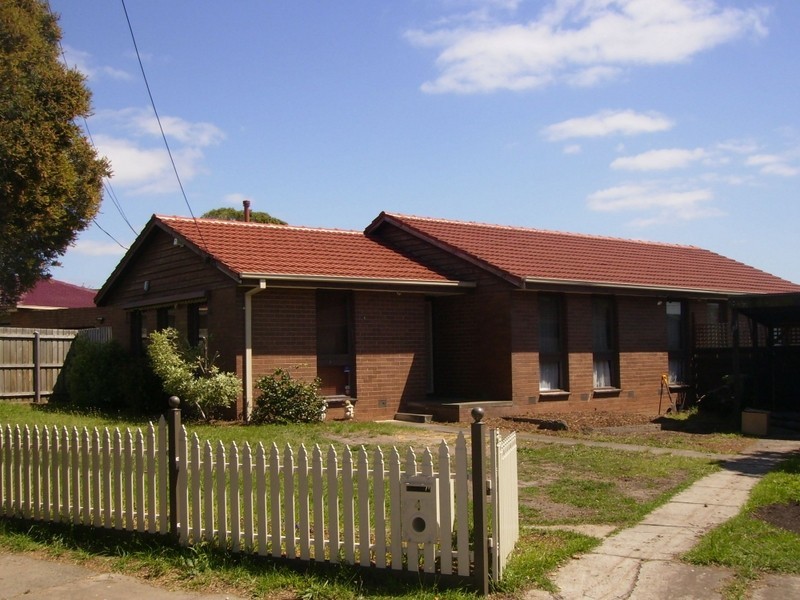 4 Larissa Avenue, Tullamarine VIC 3043