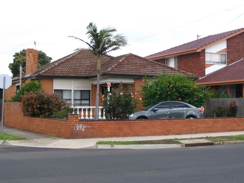 105 McNamara Avenue, Airport West VIC 3042