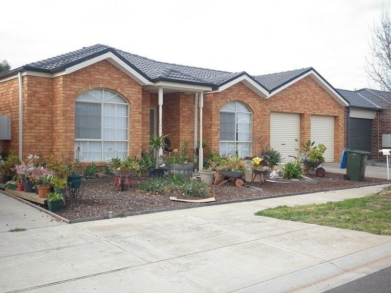 31 Macadamia Grove, Werribee VIC 3030