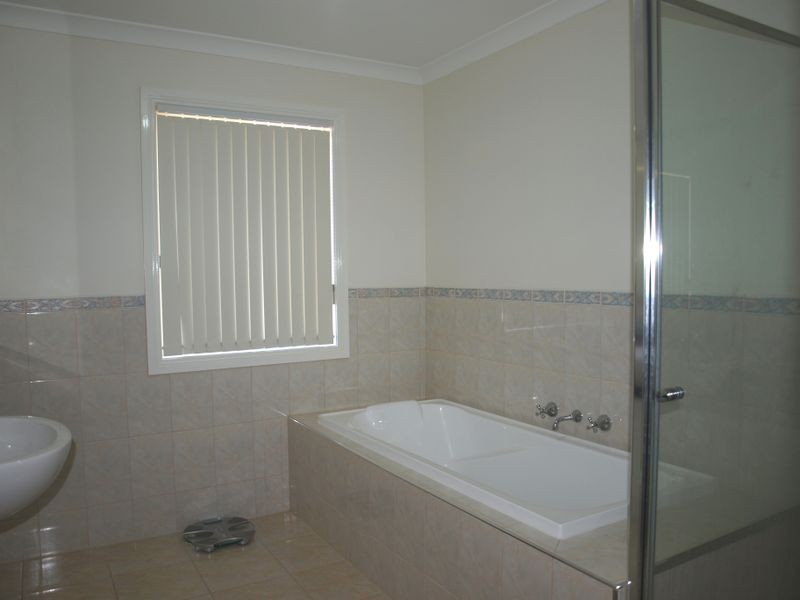 2/50 Westfield Boulevard, Westmeadows VIC 3049