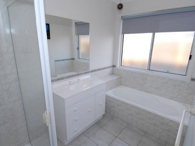 17 Brindalee Way, Hillside VIC 3037