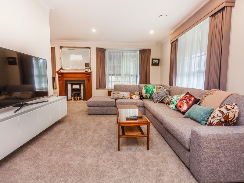 1 Hull Court, Greenvale VIC 3059