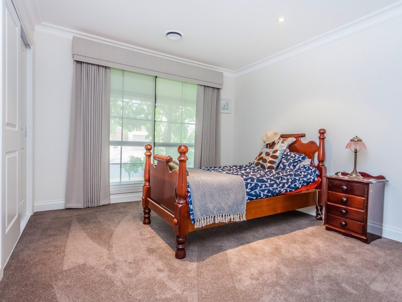 1 Hull Court, Greenvale VIC 3059
