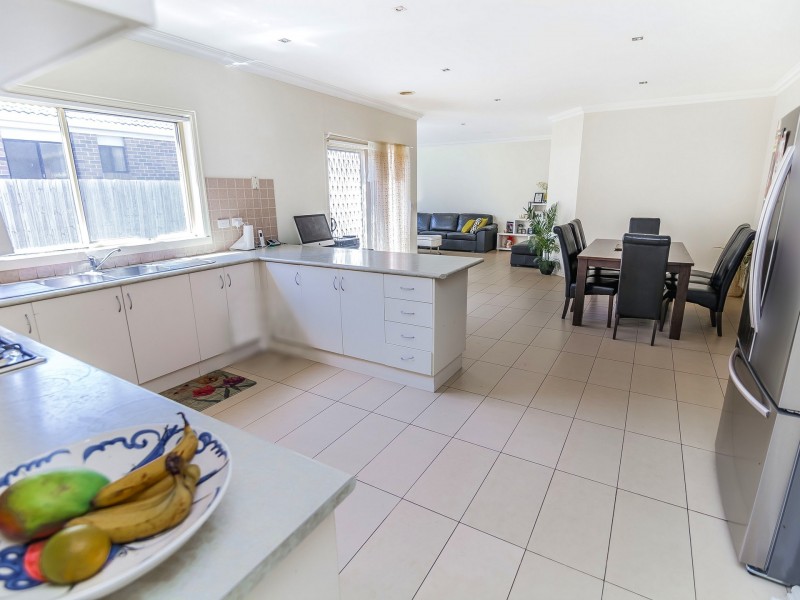 46 Howardson Circuit, St Albans VIC 3021