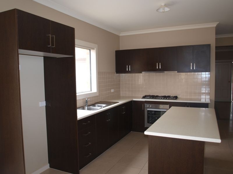 3 Briar Valley Rise, Caroline Springs VIC 3023