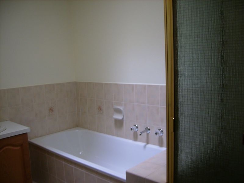 4/107-109 Mickleham Road, Tullamarine VIC 3043