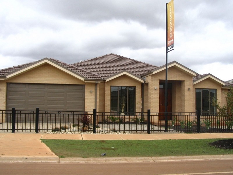 28 Hummingbird Blvd, Tarneit VIC 3029