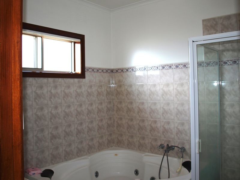71 Clarke Drive, Gladstone Park VIC 3043