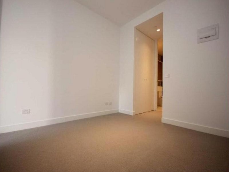 Apartment 913/74 Queens Road, Melbourne VIC 3004