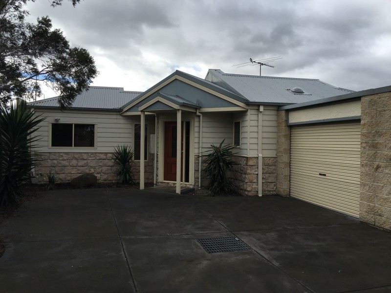 Unit 2/10 Warwick Place, Tullamarine VIC 3043