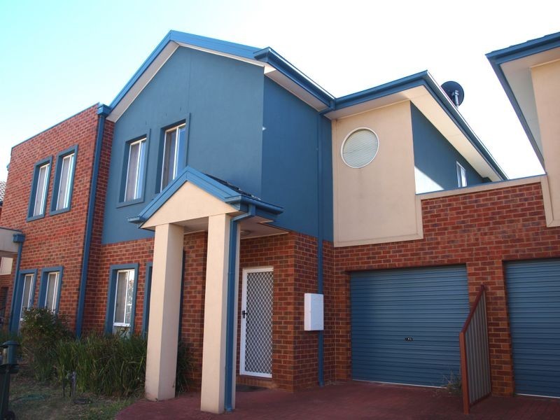 17 Balerno Circle, Gowanbrae VIC 3043