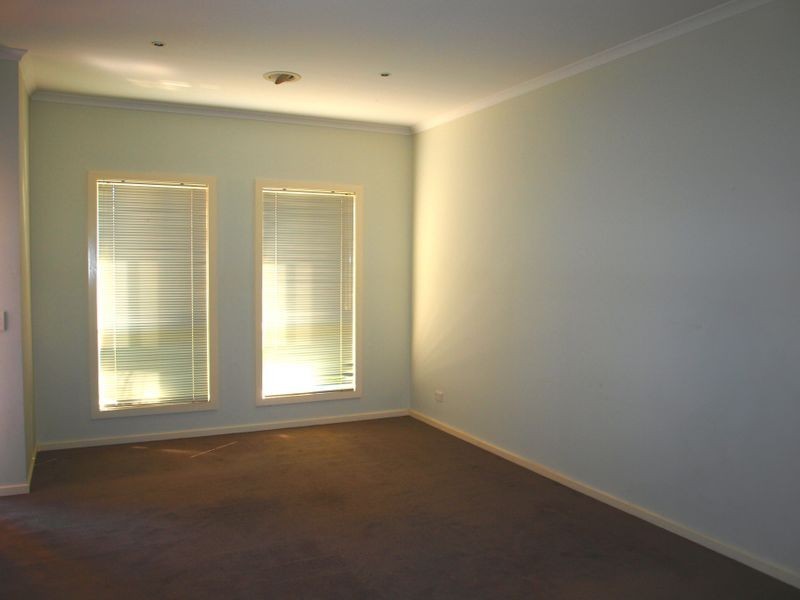 17 Balerno Circle, Gowanbrae VIC 3043