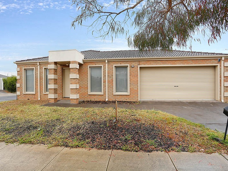 2 Birdswing Terrace, Melton South VIC 3338