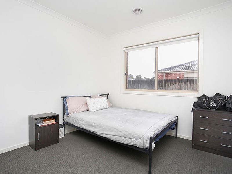 2 Birdswing Terrace, Melton South VIC 3338