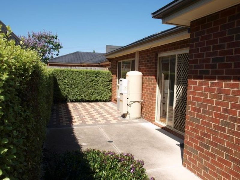 2/53 Clydesdale Road, Airport West VIC 3042