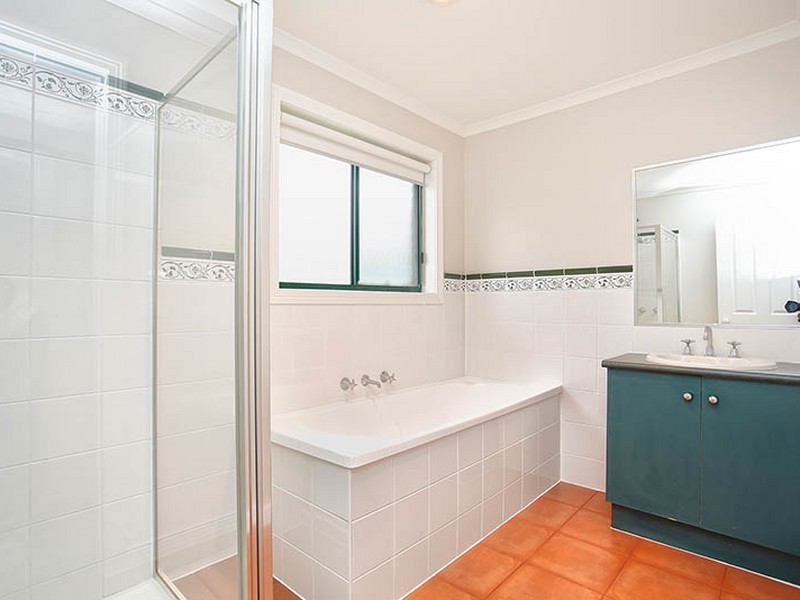 6 Oakwood Court, Hillside VIC 3037