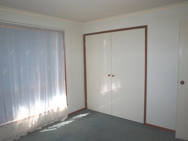 2/2 Mcnicol Close, Meadow Heights VIC 3048