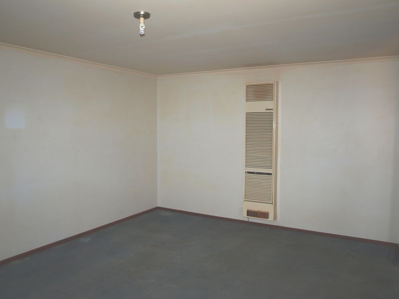 2/2 Mcnicol Close, Meadow Heights VIC 3048
