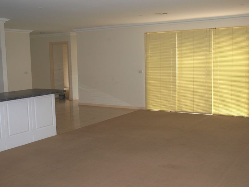 8/274 Melrose Drive, Tullamarine VIC 3043