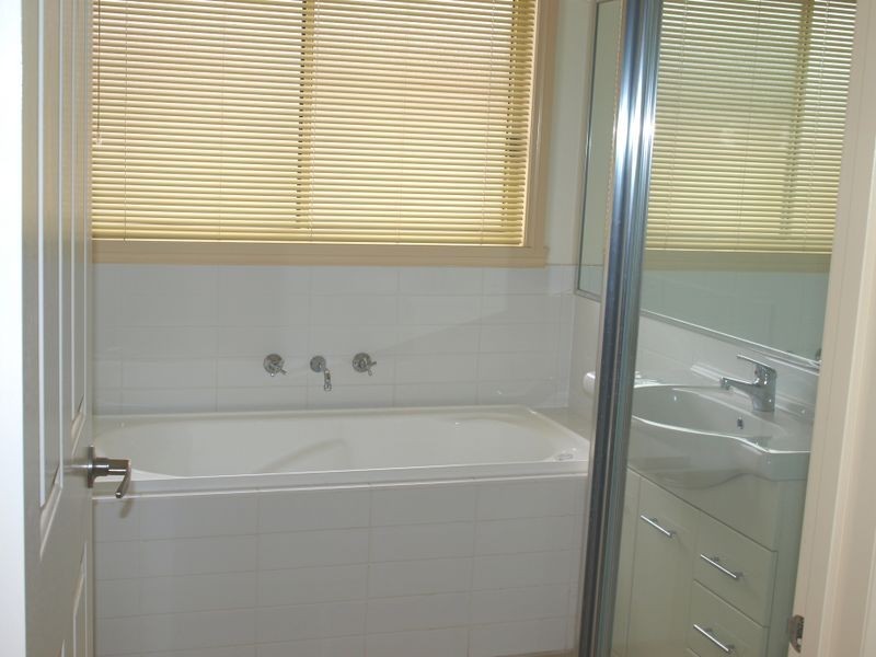 8/274 Melrose Drive, Tullamarine VIC 3043