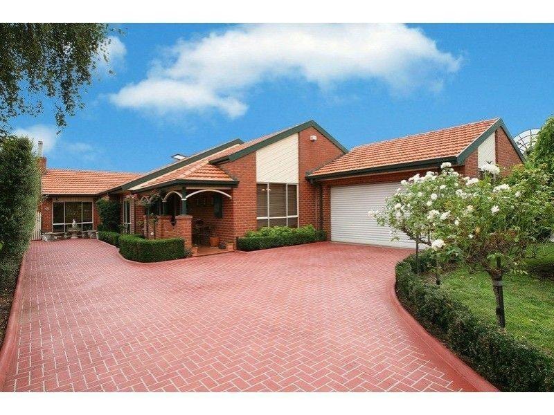 5 Parrakeet Court, Taylors Lakes VIC 3038