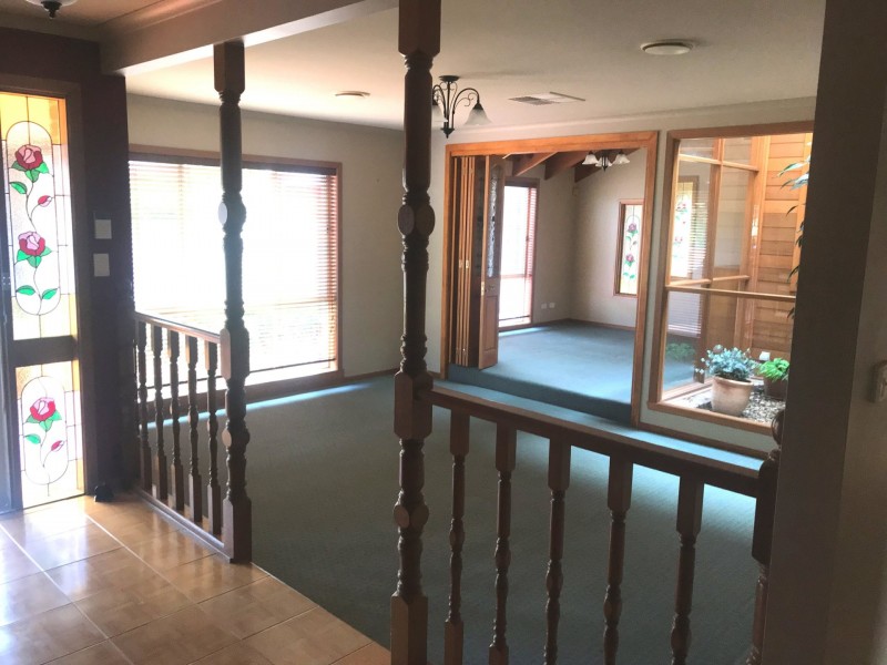 5 Parrakeet Court, Taylors Lakes VIC 3038