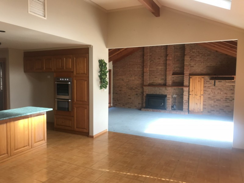 5 Parrakeet Court, Taylors Lakes VIC 3038