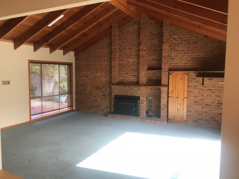 5 Parrakeet Court, Taylors Lakes VIC 3038