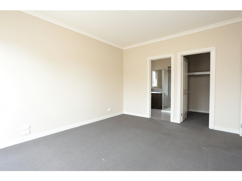 3 Briar Valley Rise, Caroline Springs VIC 3023